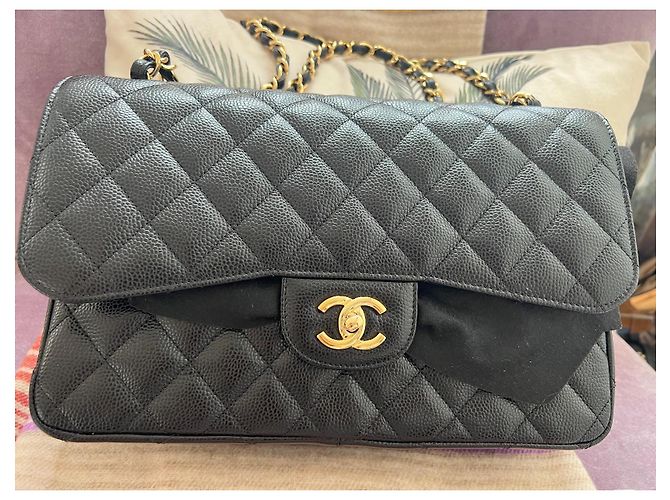 2.55 Portacarte Chanel Jumbo in pelle caviar nero e blu - vista 2