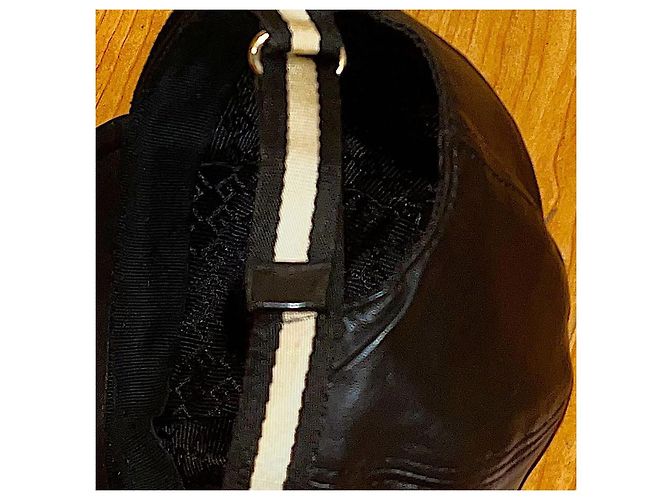 Cappello Gucci Autentico Raro Tom Ford in Pelle di Agnello Nera con Piastra Logo e Strisce Web Nero - vista 3