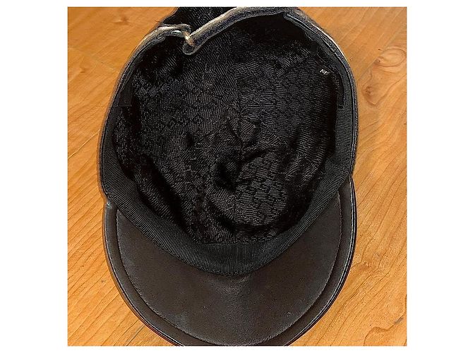 Cappello Gucci Autentico Raro Tom Ford in Pelle di Agnello Nera con Piastra Logo e Strisce Web Nero - vista 4