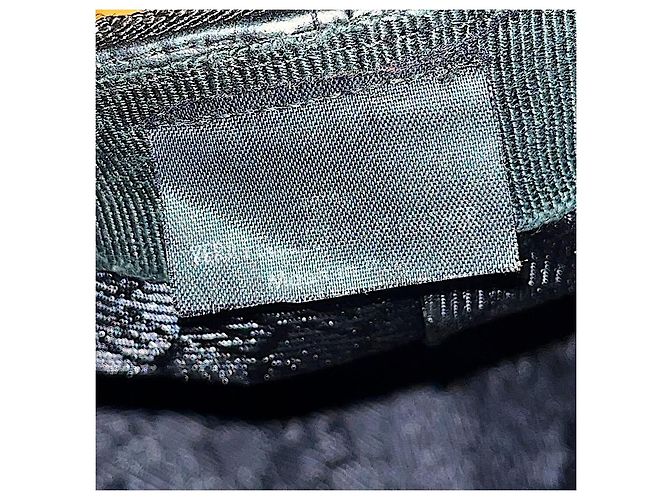 Cappello Gucci Autentico Raro Tom Ford in Pelle di Agnello Nera con Piastra Logo e Strisce Web Nero - vista 7