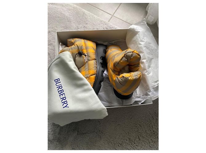 Botas de almohada a cuadros Burberry Mostaza - vista 13