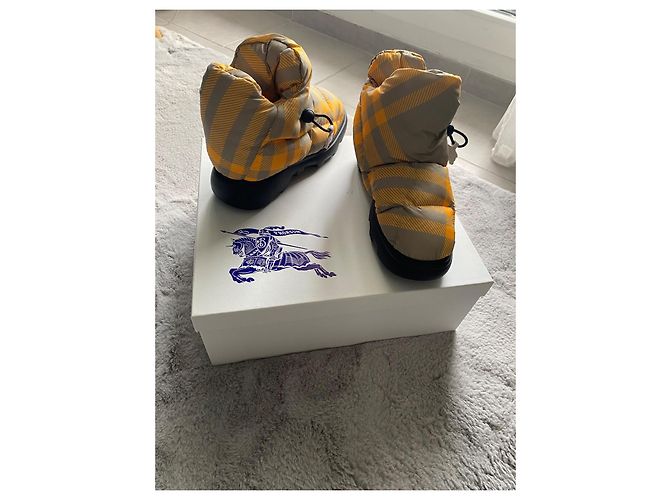 Botas de almohada a cuadros Burberry Mostaza - vista 2