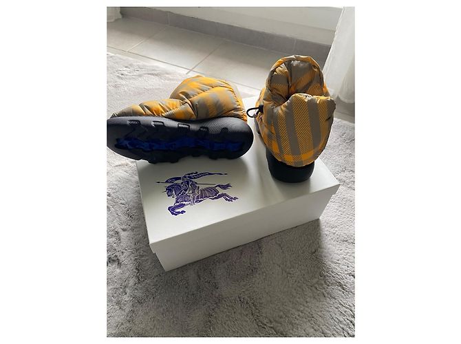 Botas de almohada a cuadros Burberry Mostaza - vista 4
