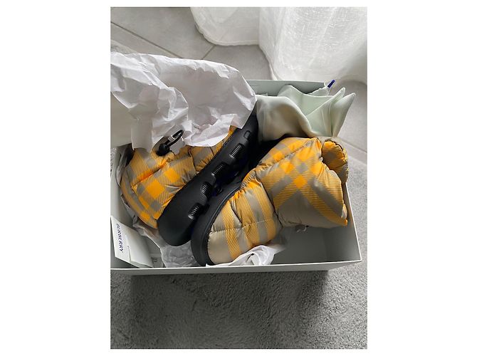 Botas de almohada a cuadros Burberry Mostaza - vista 5
