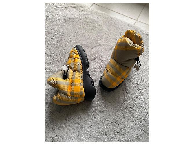 Botas de almohada a cuadros Burberry Mostaza - vista 6