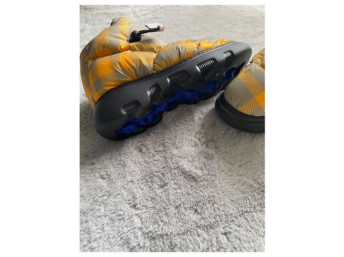 Botas de almohada a cuadros Burberry Mostaza - vista 7