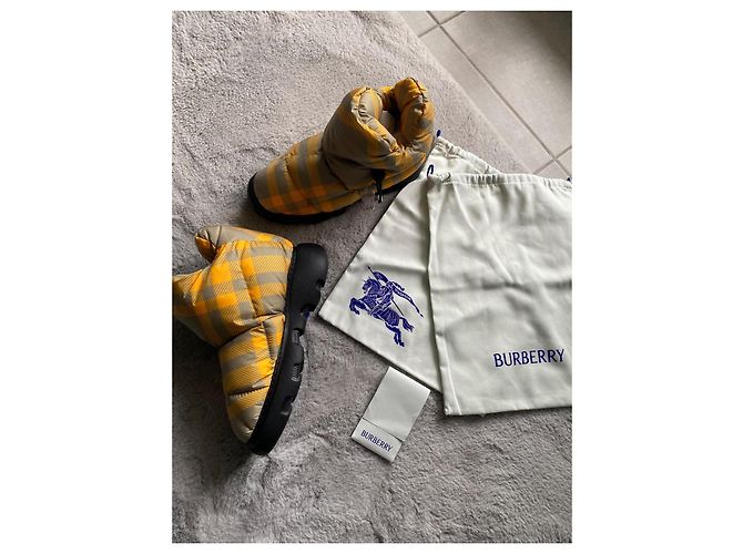 Botas de almohada a cuadros Burberry Mostaza - vista 9