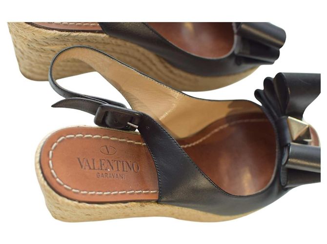 Sandali con zeppa Valentino Rockstud in pelle nera con fiocco Nero - vista 8
