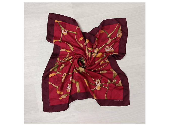 Foulard Hermès Neige d'Antan dettaglio con agrifoglio Rosso - vista 2