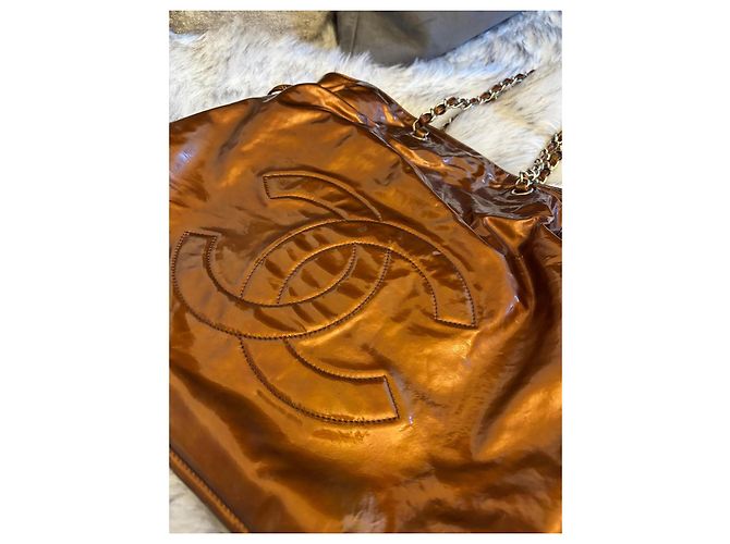 Gabrielle Borsa Bon Bon Chanel in pelle verniciata oro rame D'oro - vista 4