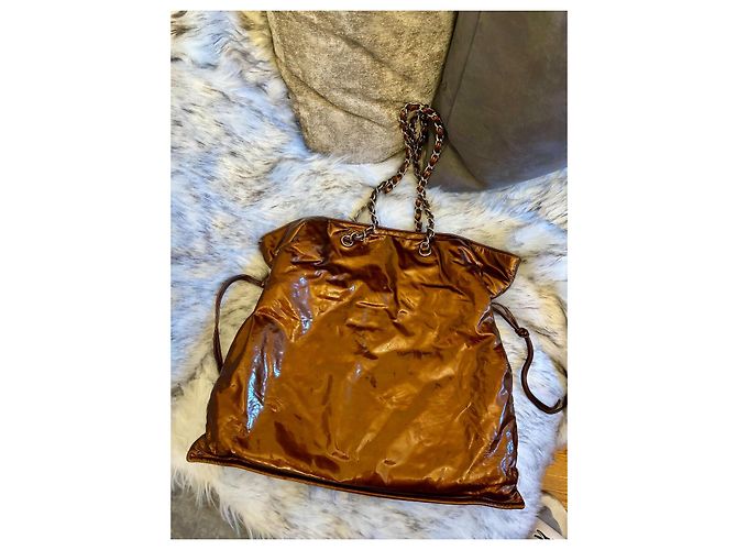 Gabrielle Borsa Bon Bon Chanel in pelle verniciata oro rame D'oro - vista 5