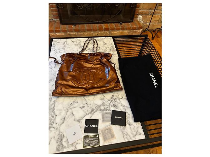 Gabrielle Borsa Bon Bon Chanel in pelle verniciata oro rame D'oro - vista 6