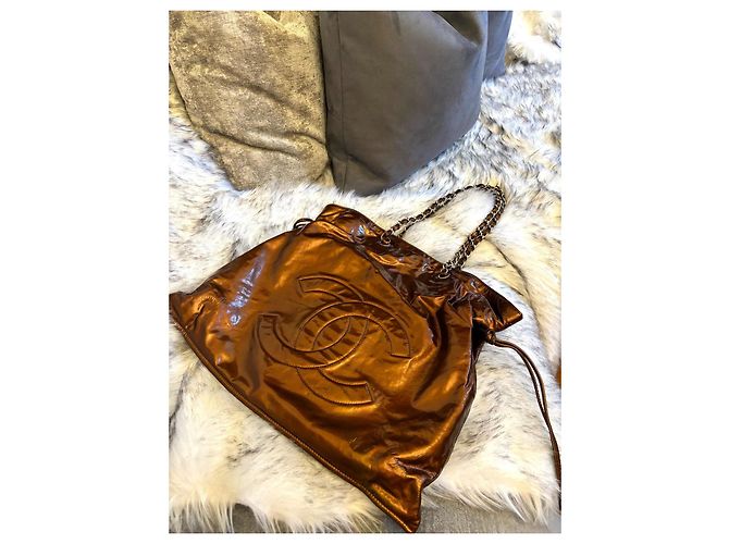 Gabrielle Borsa Bon Bon Chanel in pelle verniciata oro rame D'oro - vista 7