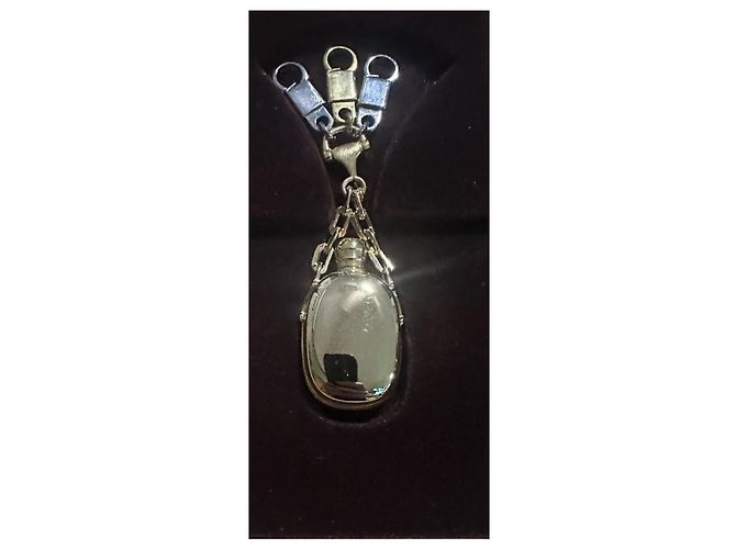 Bottiglia di profumo vintage placcata in oro Gucci D'oro - vista 3