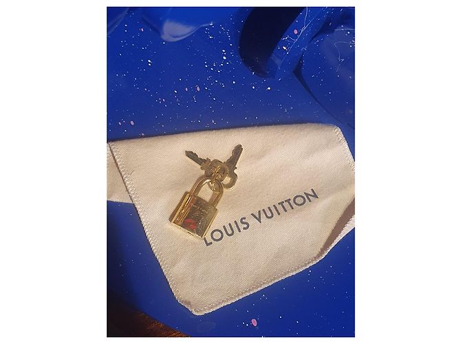 Louis Vuitton Charm per borsa Lucchetto Special Series Travel Oro D'oro - vista 6