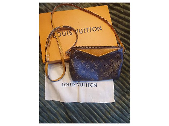 Pallas Louis Vuitton Clutchs Multicolor Metálico - vista 2
