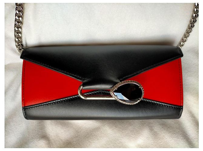 Clutch Alexander McQueen in pelle nera e rossa con spilla Nero Rosso - vista 2