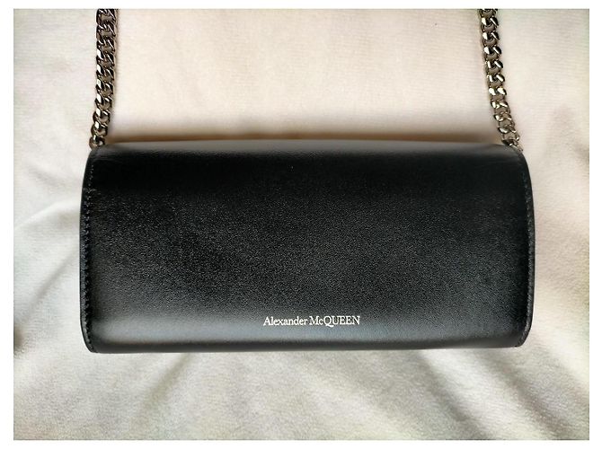 Clutch Alexander McQueen in pelle nera e rossa con spilla Nero Rosso - vista 3