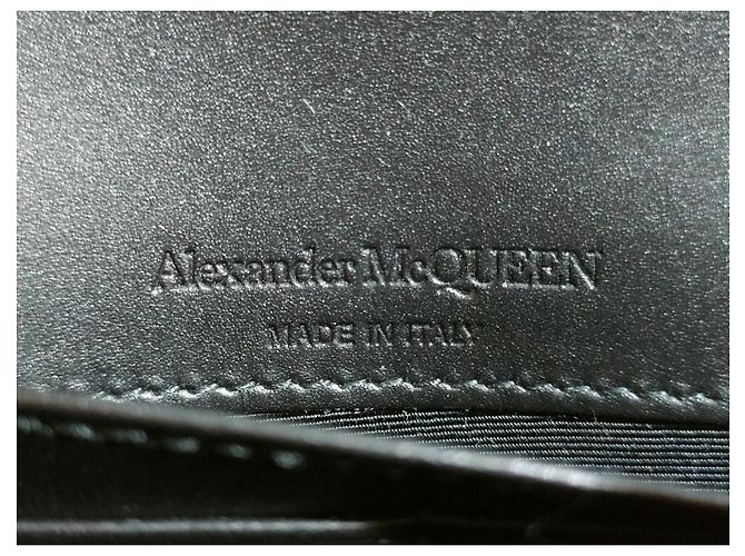 Clutch Alexander McQueen in pelle nera e rossa con spilla Nero Rosso - vista 4