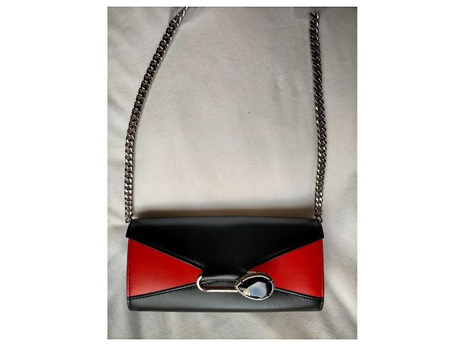 Clutch Alexander McQueen in pelle nera e rossa con spilla Nero Rosso - vista 7