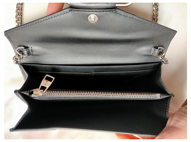 Clutch Alexander McQueen in pelle nera e rossa con spilla Nero Rosso - vista 9