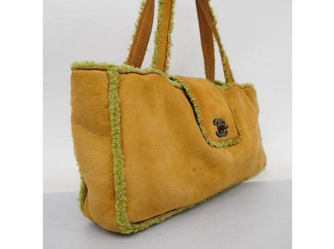 Borsa Chanel Mouton in beige e verde - vista 2