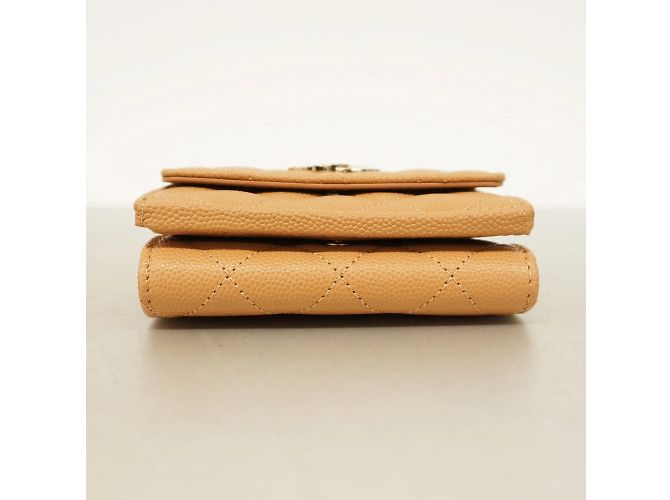 Portafoglio pieghevole Chanel in pelle caviar beige - vista 2