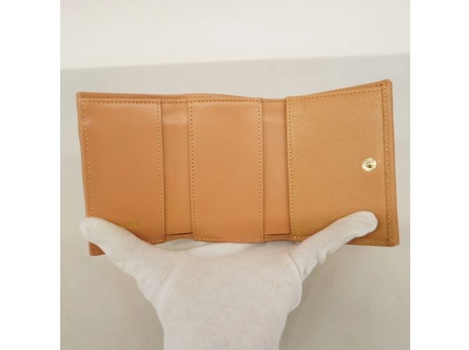 Portafoglio pieghevole Chanel in pelle caviar beige - vista 3