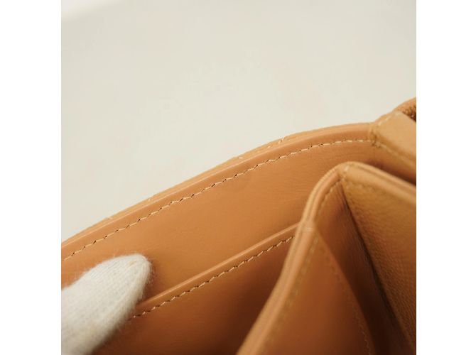 Portafoglio pieghevole Chanel in pelle caviar beige - vista 6