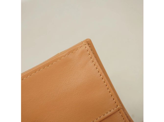 Portafoglio pieghevole Chanel in pelle caviar beige - vista 7
