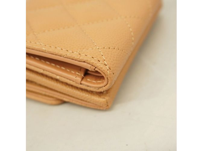 Portafoglio pieghevole Chanel in pelle caviar beige - vista 8