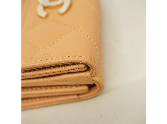 Portafoglio pieghevole Chanel in pelle caviar beige - vista 9