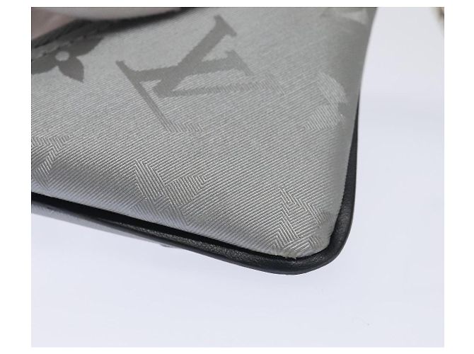 LOUIS VUITTON Monogram satellite Portachiavi Charm Argento MP2217 LV Auth 93701A - vista 16