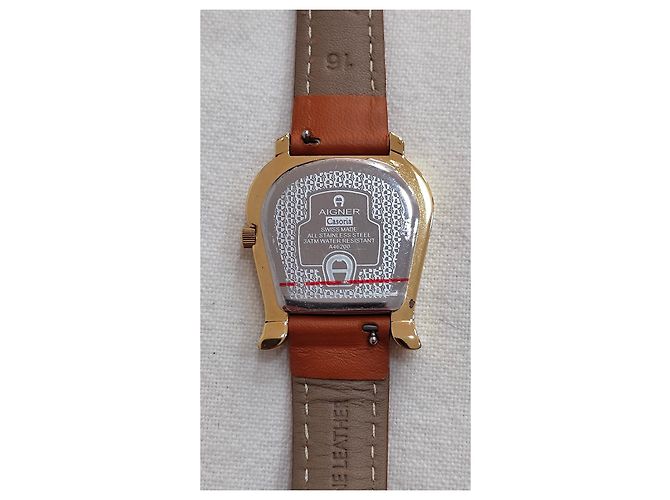 Aigner Uhr in Gold mit Perlmutt-Zifferblatt Golden - Ansicht 2