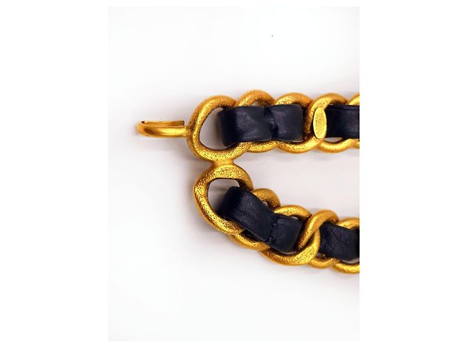 Chanel 1993 Collar Cinturón de Cadena Doblada Extra Gruesa Martillada y Medallón con Hardware Baño de Oro de 24K. Gold hardware - vista 12