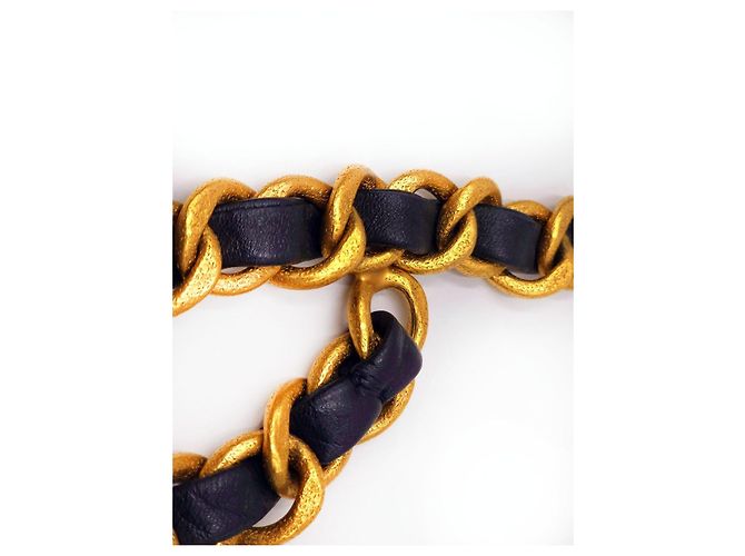 Chanel 1993 Collar Cinturón de Cadena Doblada Extra Gruesa Martillada y Medallón con Hardware Baño de Oro de 24K. Gold hardware - vista 13