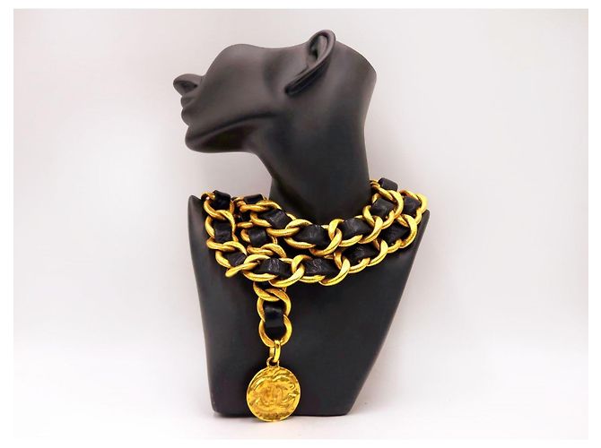 Chanel 1993 Collar Cinturón de Cadena Doblada Extra Gruesa Martillada y Medallón con Hardware Baño de Oro de 24K. Gold hardware - vista 14