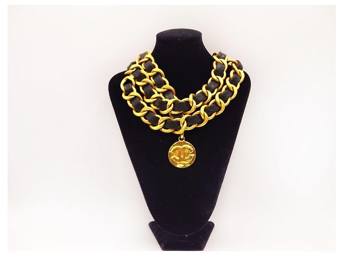 Chanel 1993 Collar Cinturón de Cadena Doblada Extra Gruesa Martillada y Medallón con Hardware Baño de Oro de 24K. Gold hardware - vista 15