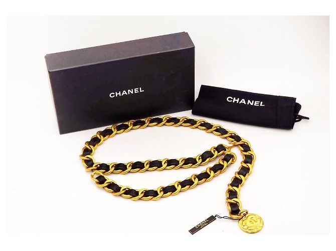 Chanel 1993 Collar Cinturón de Cadena Doblada Extra Gruesa Martillada y Medallón con Hardware Baño de Oro de 24K. Gold hardware - vista 2