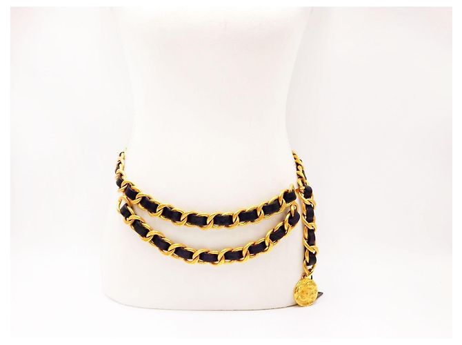 Chanel 1993 Collar Cinturón de Cadena Doblada Extra Gruesa Martillada y Medallón con Hardware Baño de Oro de 24K. Gold hardware - vista 3