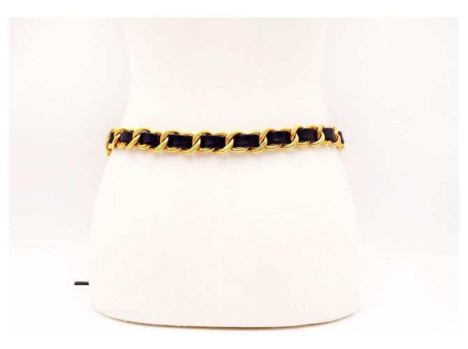Chanel 1993 Collar Cinturón de Cadena Doblada Extra Gruesa Martillada y Medallón con Hardware Baño de Oro de 24K. Gold hardware - vista 4