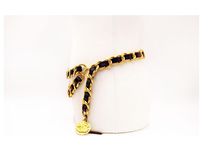Chanel 1993 Collar Cinturón de Cadena Doblada Extra Gruesa Martillada y Medallón con Hardware Baño de Oro de 24K. Gold hardware - vista 5