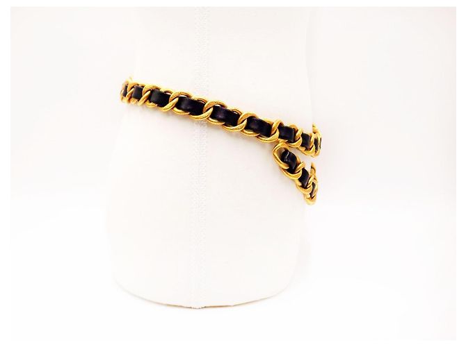 Chanel 1993 Collar Cinturón de Cadena Doblada Extra Gruesa Martillada y Medallón con Hardware Baño de Oro de 24K. Gold hardware - vista 6