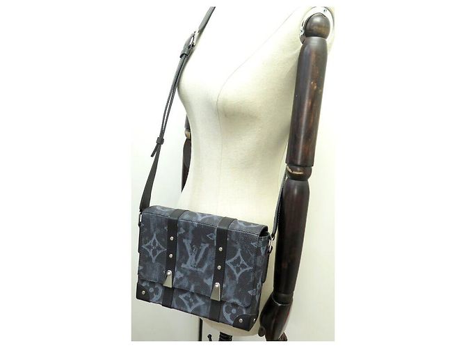 Ellipse BOLSA LOUIS VUITTON MESSENGER SOFT TRUNK MONOGRAM PASTEL VIRGIL ABLOH Cinza antracite - vista 7