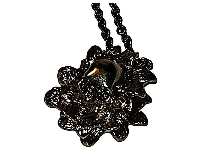 Echter Alexander McQueen Silberplattierter Blumen-Schädel-Halskette Silber Hardware - Ansicht 5