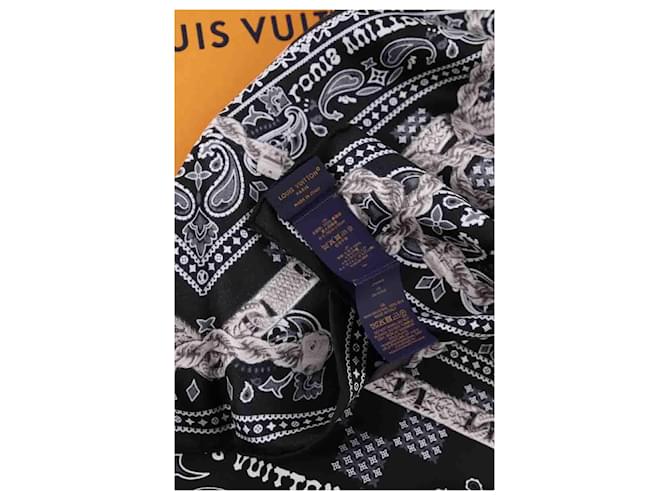 Louis Vuitton Quadrato di seta Nero - vista 3