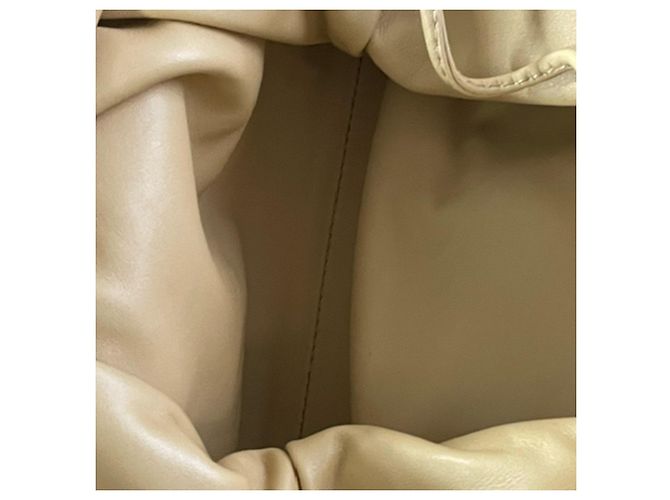 Bottega Veneta Mini Pouch 20 Borsa a Tracolla in Pelle di Vitello Gialla Giallo - vista 8