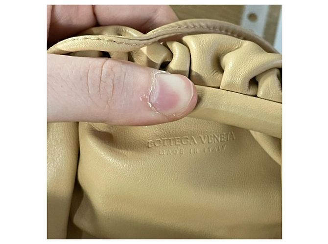 Bottega Veneta Mini Pouch 20 Borsa a Tracolla in Pelle di Vitello Gialla Giallo - vista 9