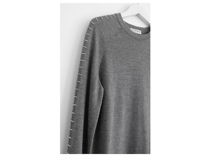 Grauer feiner Strickpullover mit Besatz von Balenciaga - Ansicht 2