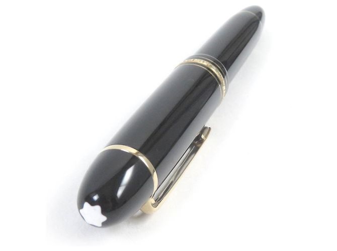 Montblanc Meisterstuck 149 Fountain Pen Black Gold - view 3